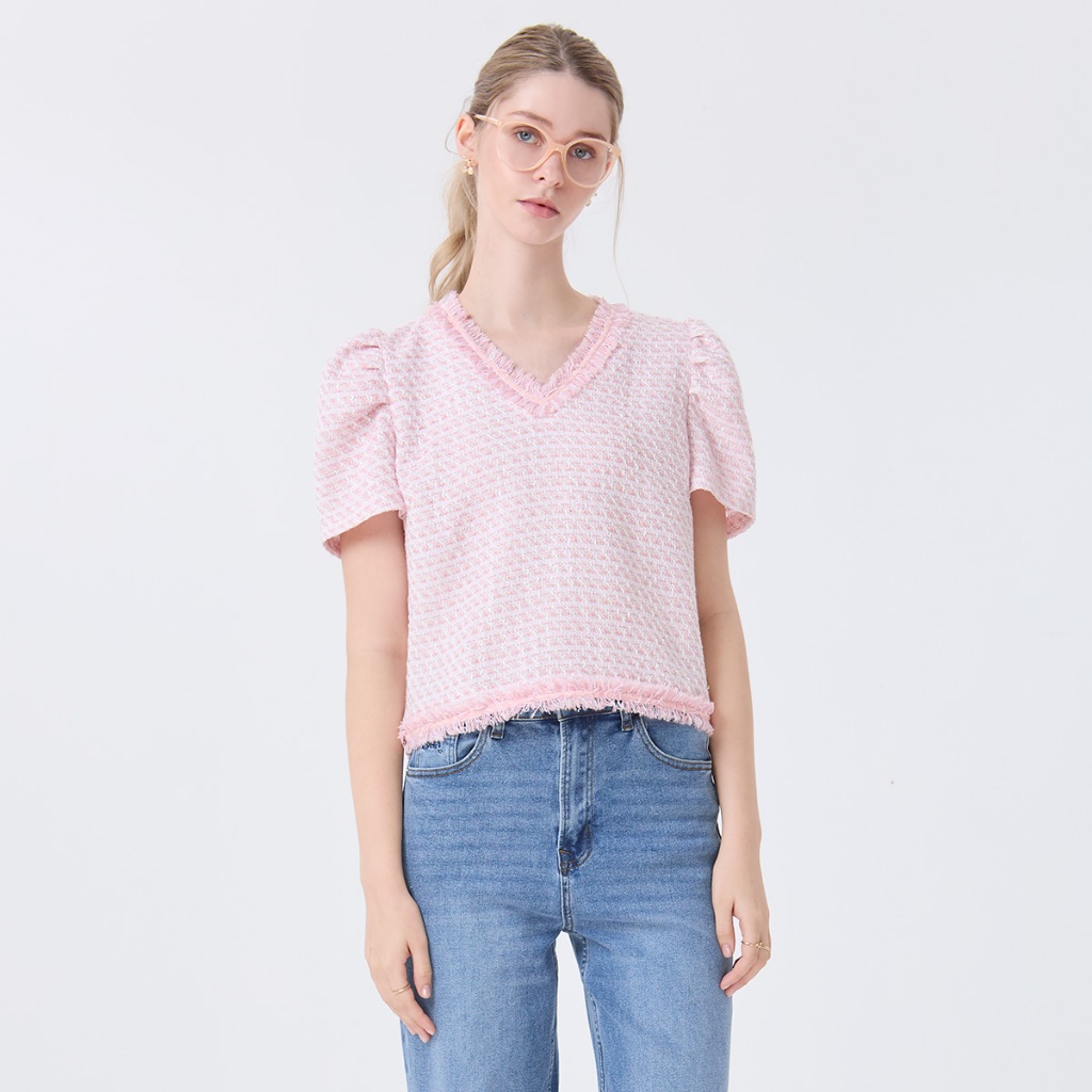 EP เสื้อเบลาส์คอวีผ้าทวีต ผู้หญิง สีชมพู | V-neck Tweed Blouse | 05083