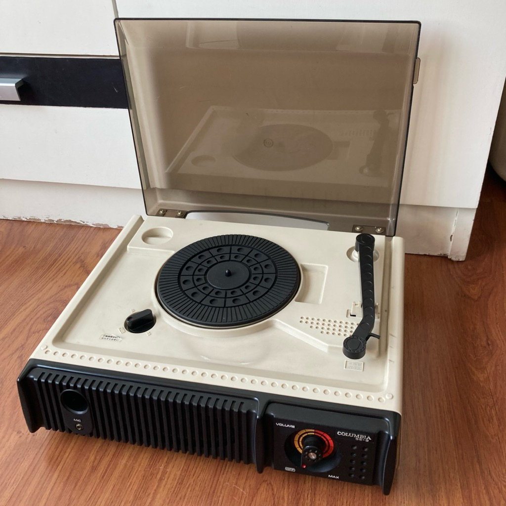 เครื่องเล่นแผ่นเสียงวินเทจ Columbia SE-3 มือสองสภาพดี ไฟ 110v มีลำโพงในตัว