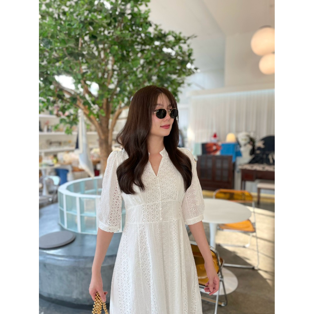Snazzy shop - Lace white dress เดรสลูกไม้สีขาว