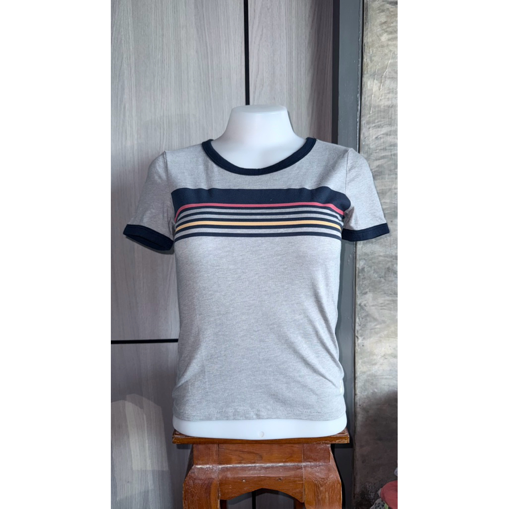 เสื้อยืดงานป้าย HOLLISTER (ไซส์ XS)