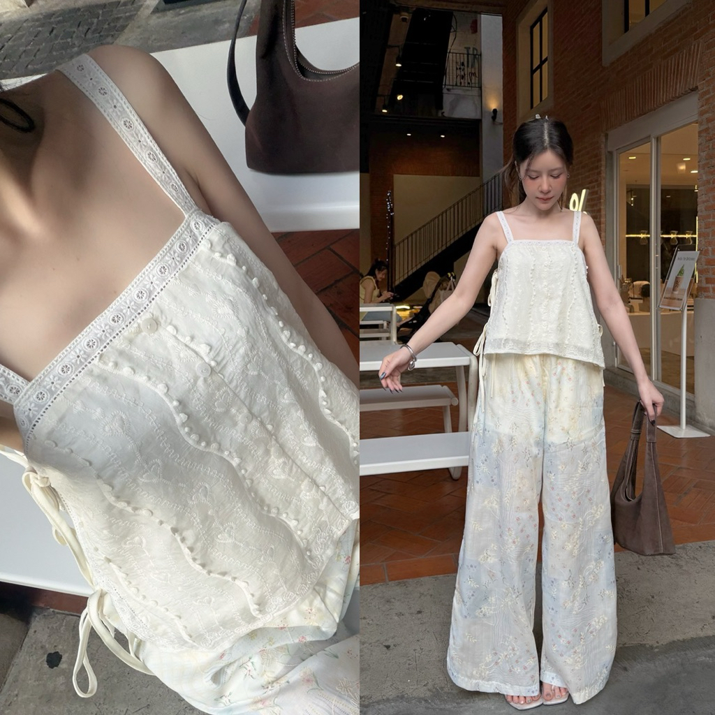 🕊️new arrivals : 𝐊𝐲𝐫𝐚 เสื้อสายเดี่ยวเนื้อผ้าเฉพาะตัว แต่งดีเทลลูกไม้รอบตัวเพิ่มกิมมิคด้วยเชือกผูกข้าง เหมาะกับซัมเมอร์