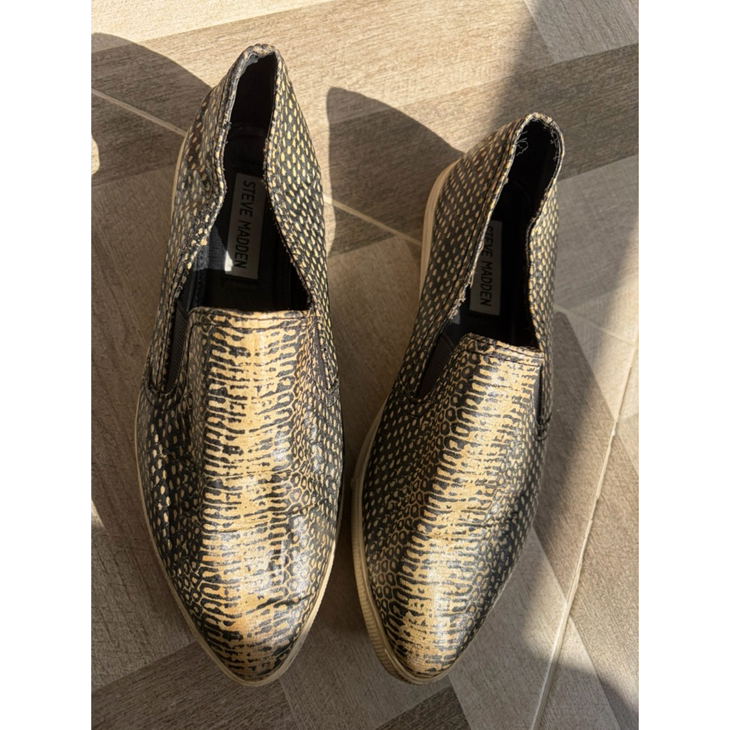 Slip on หัวแหลม Steve Madden