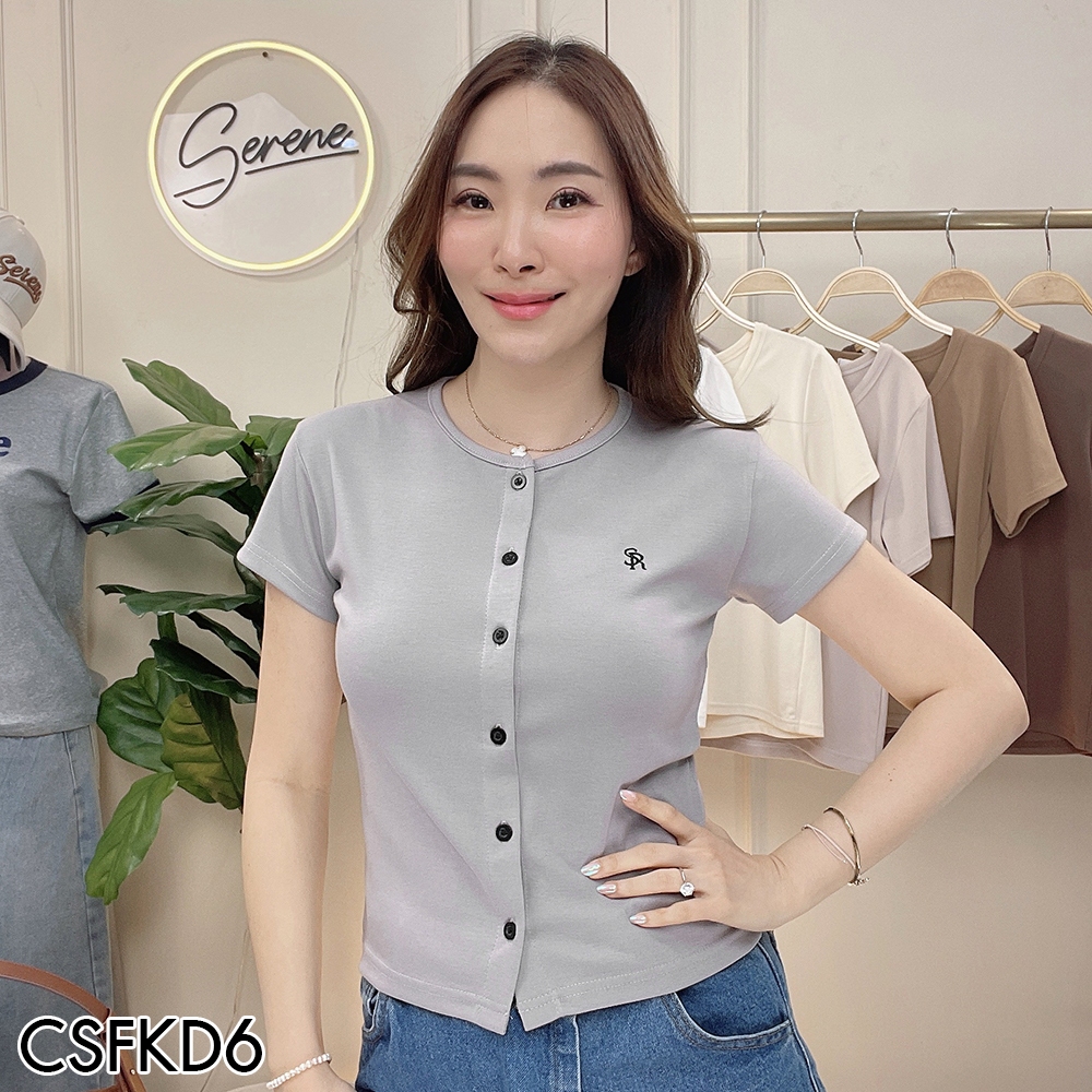 Serene's Choice เสื้อทำงานผู้หญิง เสื้อแฟชั่น คอกลม แขนสั้น กระดุมหน้า รุ่น Cassie ปักโลโก้ Serene