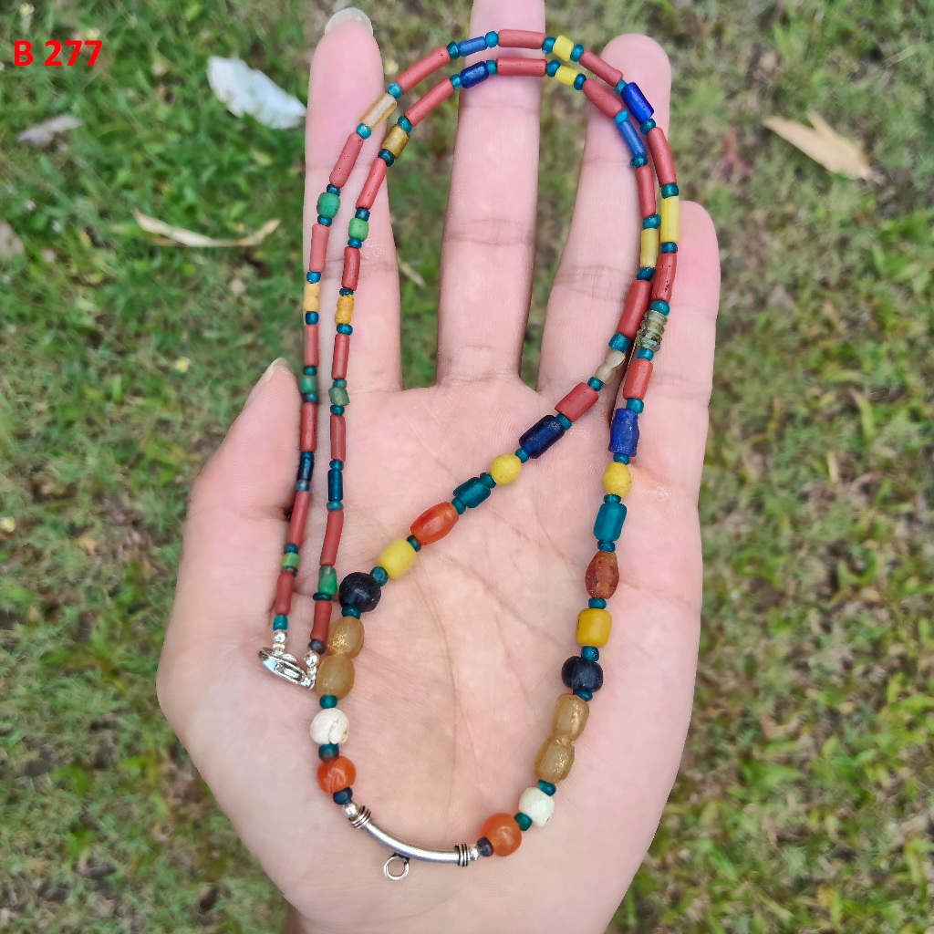 B 277 สร้อยคอลูกปัดโบราณ รวมแหล่ง พร้อมที่ใส่พระ ความยาว 70 เซน ขนาด 3-7 มิล