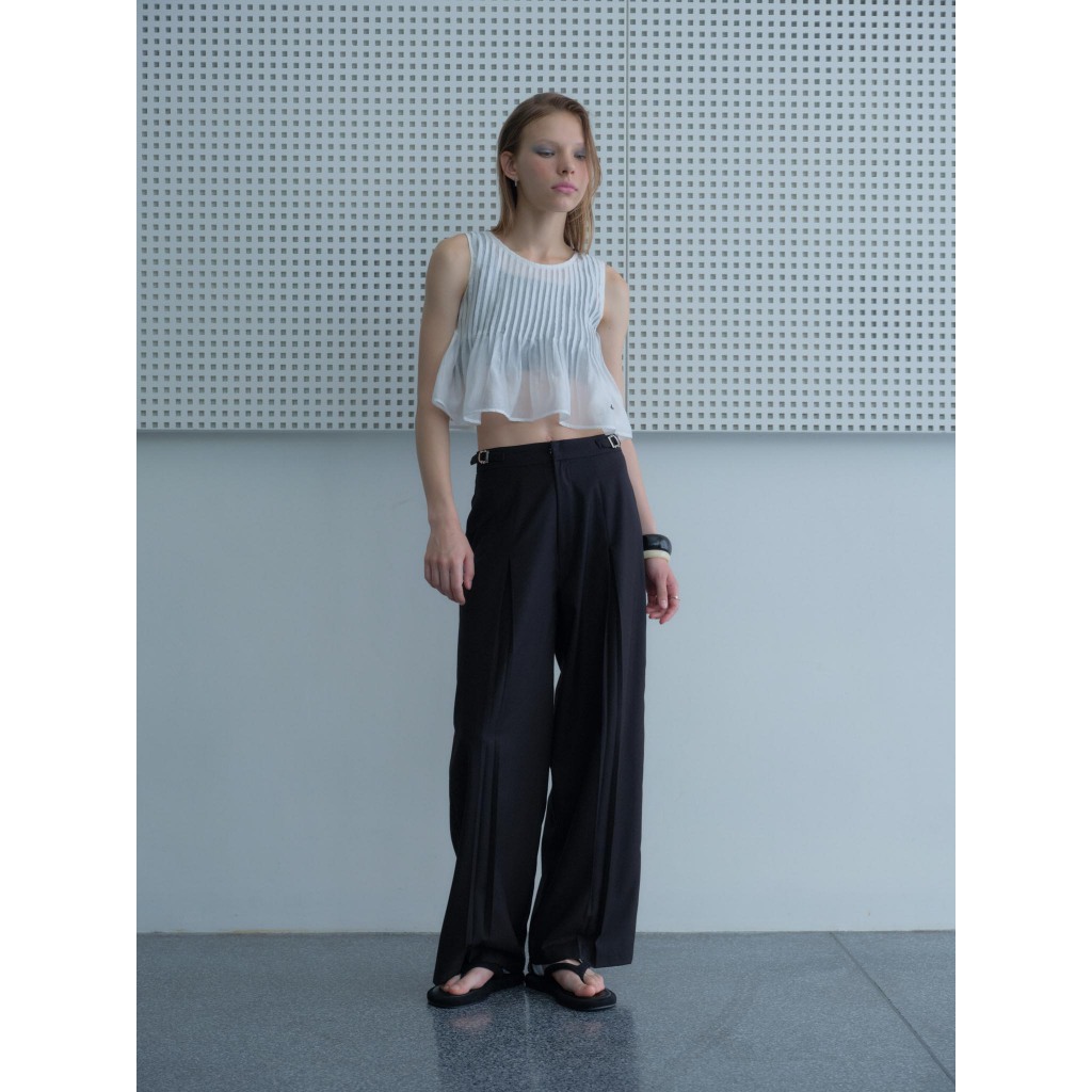 LUNE TRANSPARENT TOP เสื้อแขนกุดผ้าโปร่งแสง