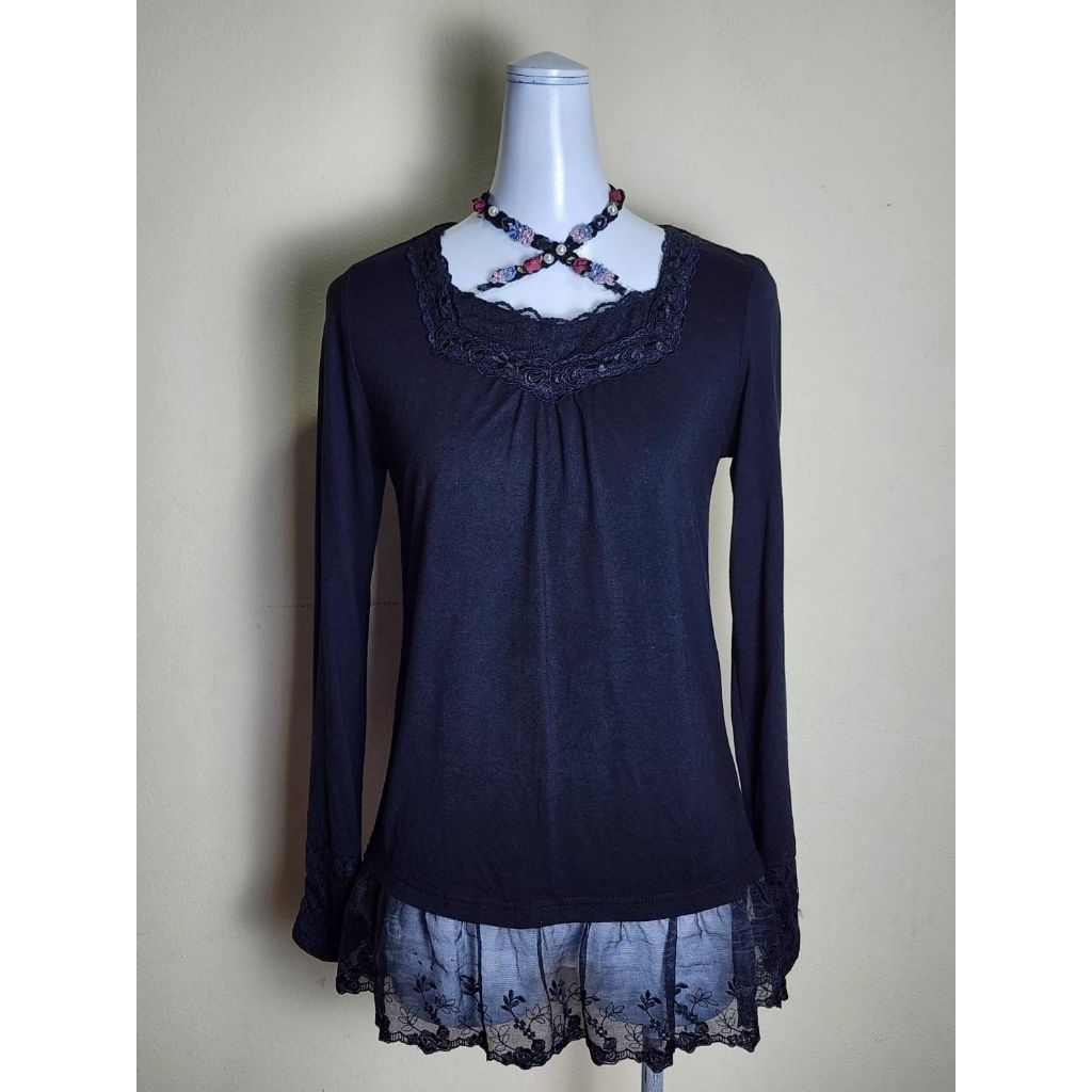 axes femme เสื้อคอเหลี่ยม แขนยาว