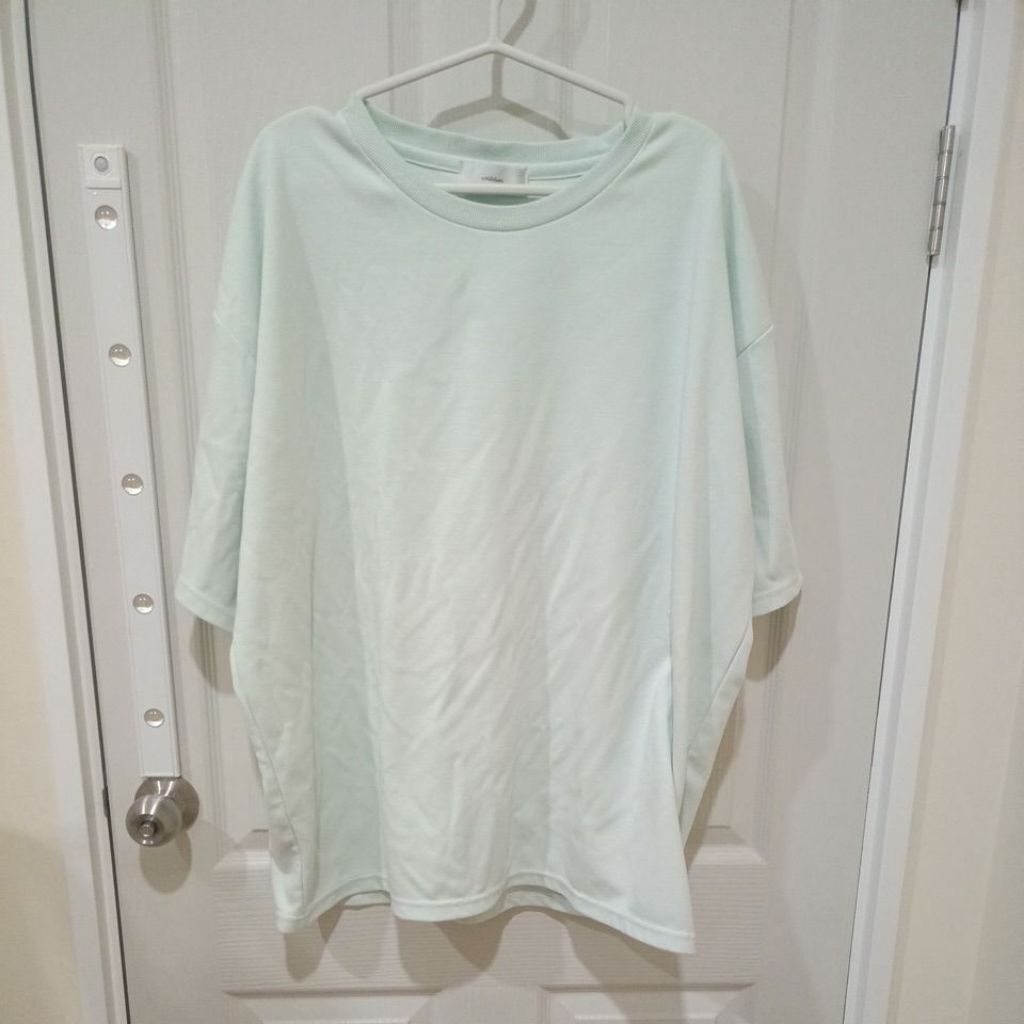 งานเสื้อโอเวอร์ไซส์เสื้อมือสองงานแบรนด์Adrerสีเขียวมิ้น