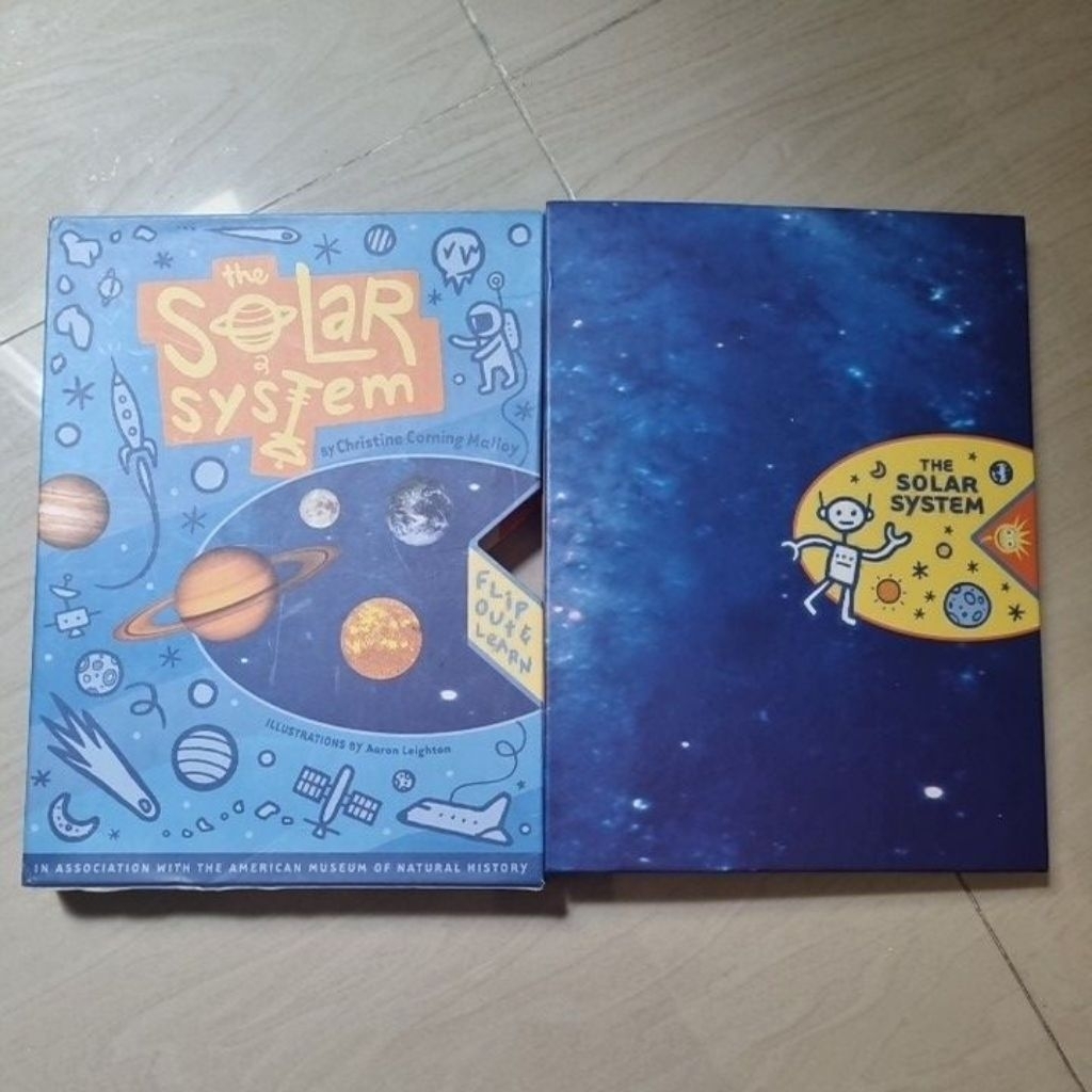 หนังสือ  The solar system