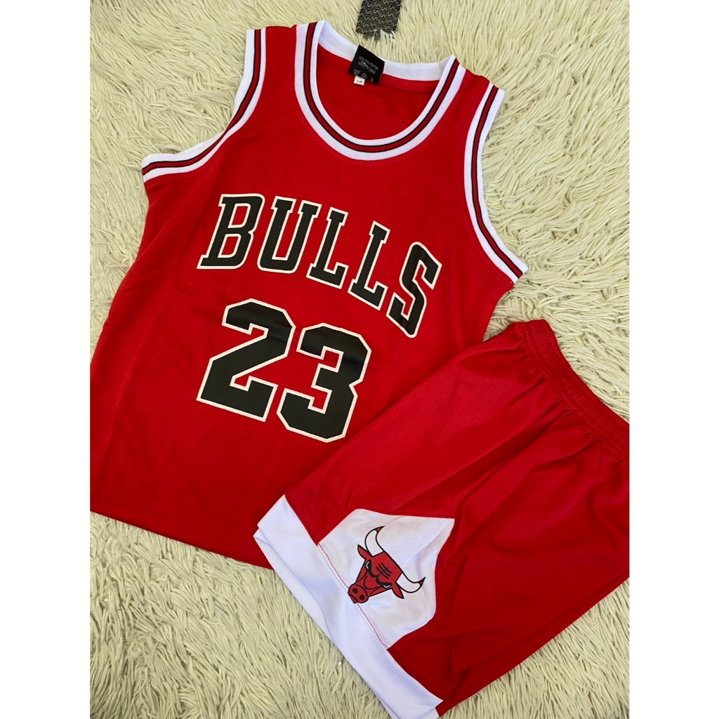 ชุดบาสเก็ตบอลเด็กสีแดงเบอร์23สกรีนชื่อJORDANเสื้อ+กางเกง