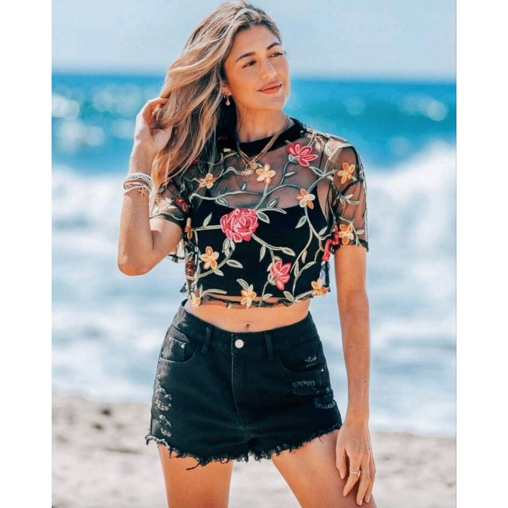 Black Mesh Crop Top เสื้อซีทรูผ้าตาข่ายสีดำ ปักลายดอกไม้หลากสี ใส่ทับบราสีดำ เกาะอก หรือบิกินี่ เริศเลยแหละ