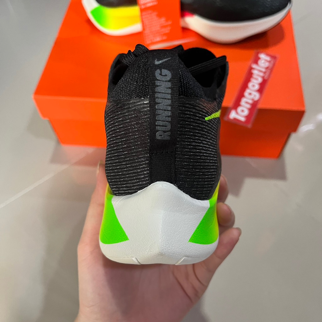 รองเท้าวิ่ง ZOOM FLY 4 “BLACK VOLT ORANGE STRIKE” ปีผลิต 2025 ของแท้100% ป้ายไทย พร้อมส่ง ราคา ถูกที่สุด ดีลบีเคเค แกลเลอรีภาพที่ 5