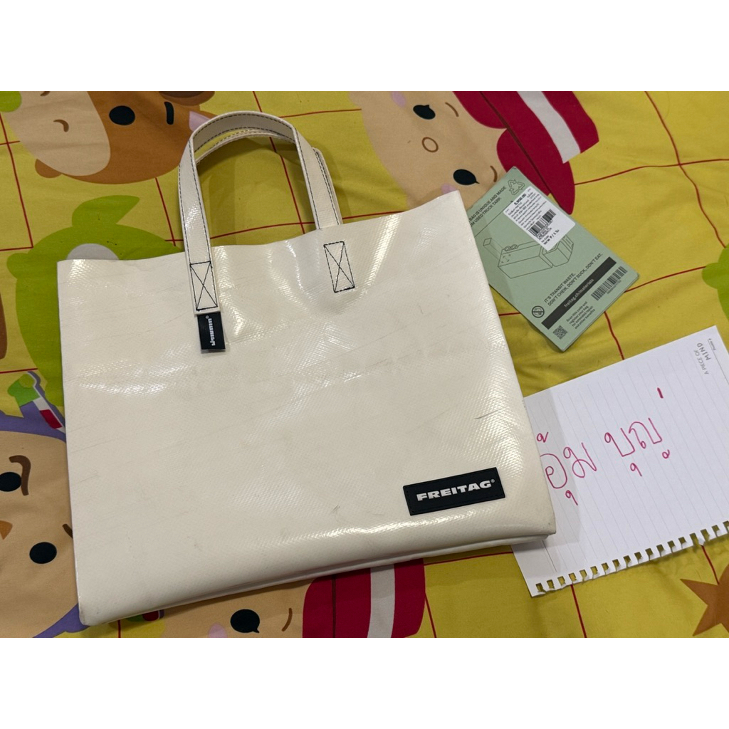 freitag cake bag สีขาว