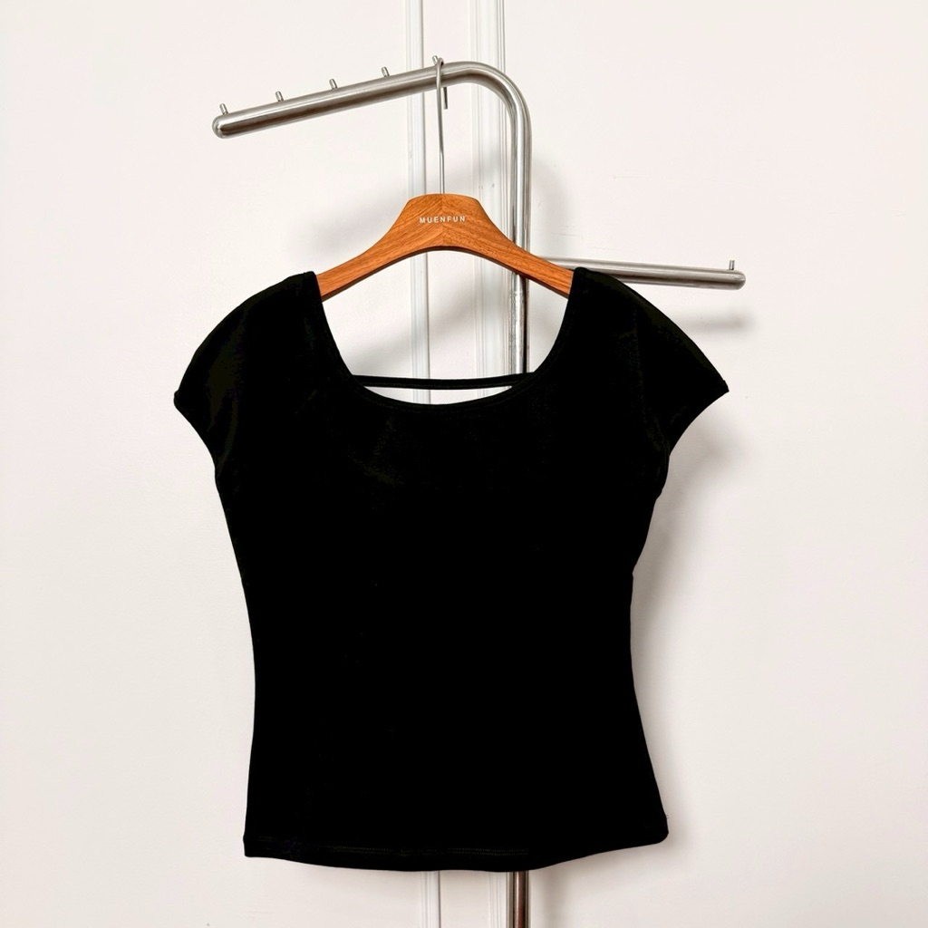A27 เสื้อยืดคอยูมีเส้นหลัง