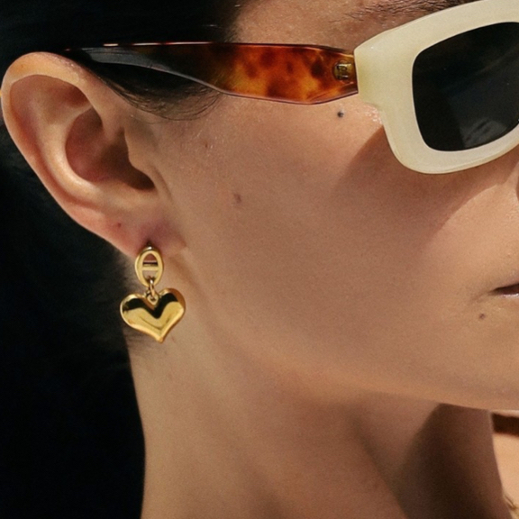 Valencia Haus • VALENTINA EARRINGS • [ต่างหูห้อยหัวใจ สีทอง สแตนเลส กันน้ำ]