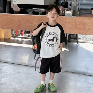 เซ็ตสำหรับเด็กผู้ชาย: เสื้อยืดแขนสั้นลายลูกสุนัข + กางเกงขาสั้น สไตล์เกาหลีสุดเก๋ สวมใส่ได้หลายชิ้นอย่างทันสมัยและลำลอง