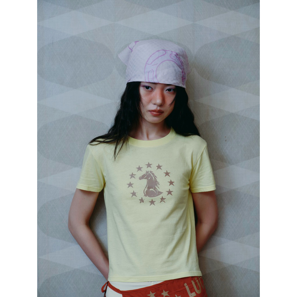 Gemma Top เสื้อยืด Babytee Mon2Sun: คอตตอนแท้ สไตล์ 90s ใส่สบาย ไม่สั้นเกินไป