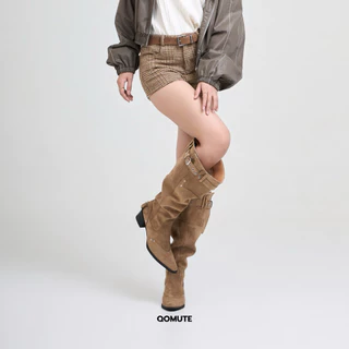 QOMUTE รุ่น Sierra Boots รองเท้าบูททรงขากว้าง น่องกว้าง แต่งเข็มขัด