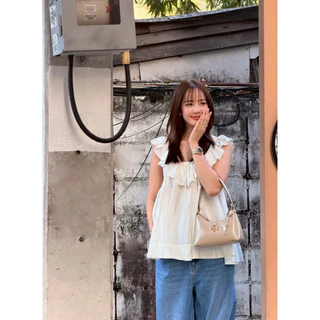 BY IRA (2026-114) Daphne Top เสื้อแขนกุด แต่งแขนระบาย ชายระบาย แฟชั่นเกาหลี