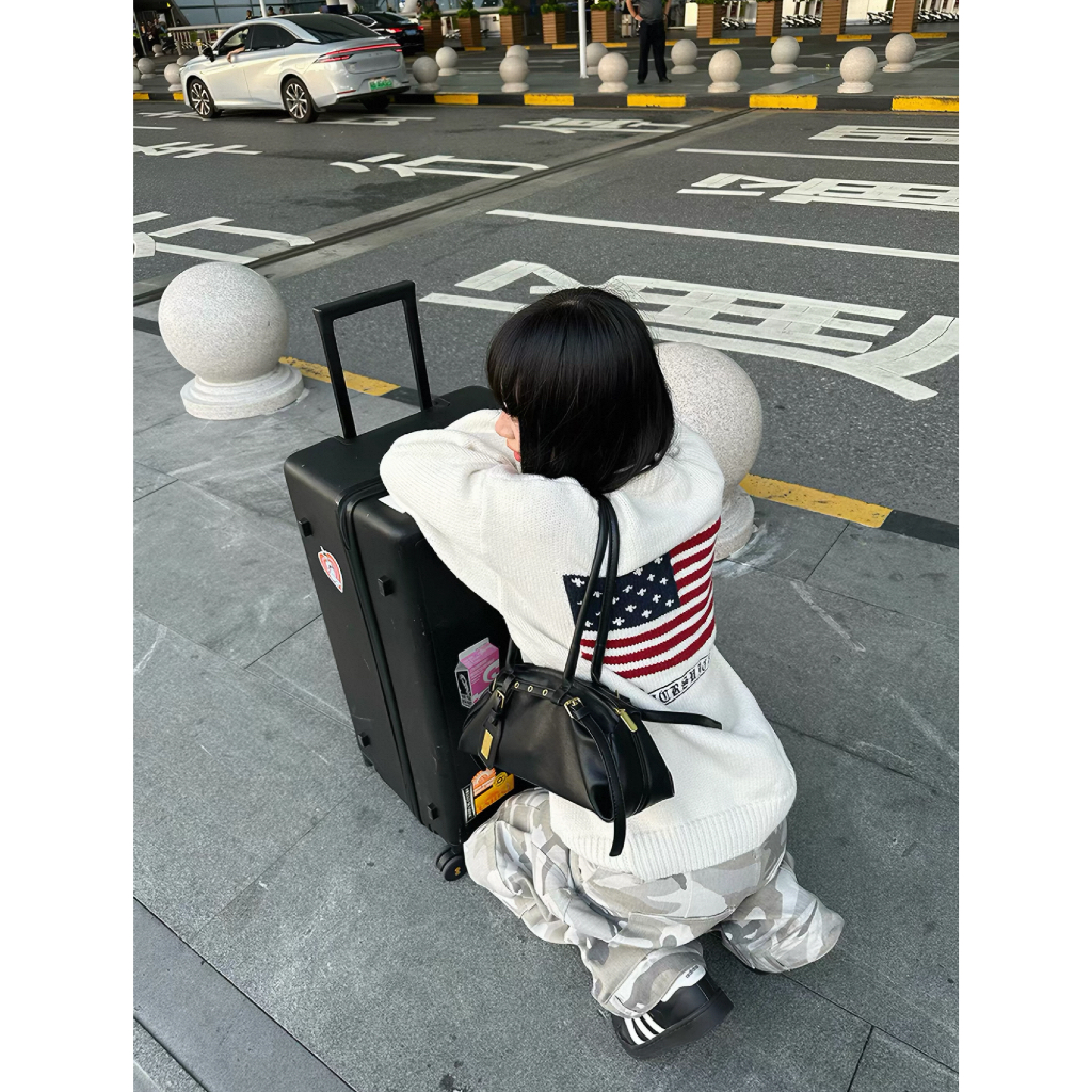พร้อมส่ง CGGA Flag Sweater เสื้อไหมพรม ทรงสวย ลายธงชาติ