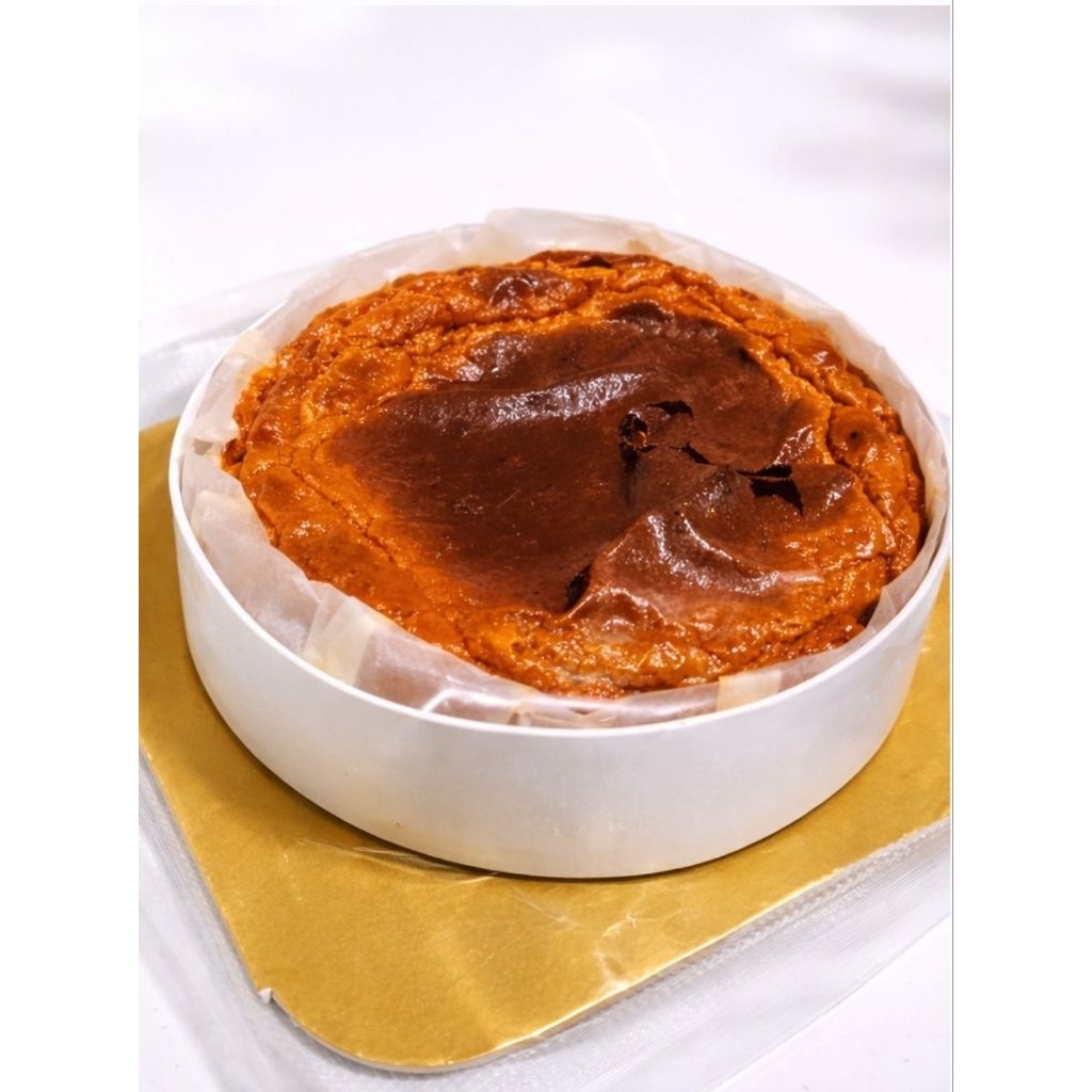 Keto Thai Tea Basque Cheese Cake ชีสเค้กชาไทยหน้าไหม้ 1/2P instant delivery  by Sweetless House
