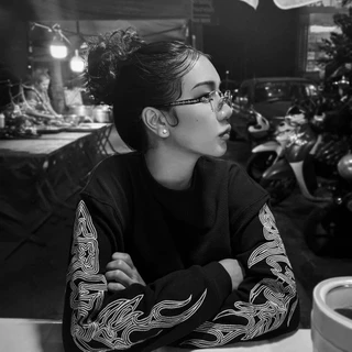 Cruehawts เสื้อยืดแขนยาว / Embroidery Logo CTL02