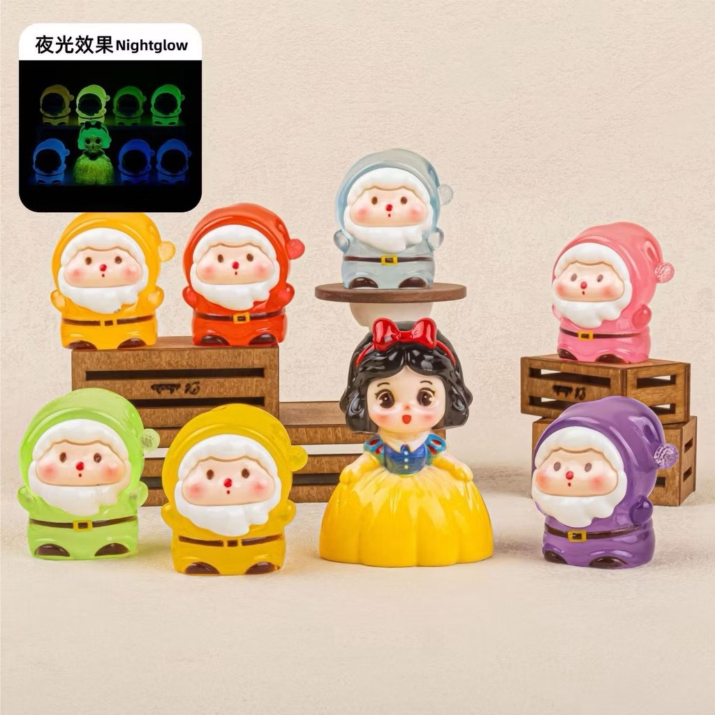 พร้อมส่ง สโนวไวท์และคนแคระทั้ง 7 แบบเรืองแสง ครบเซ็ต 8 ตัว Size S Set 8 pcs.