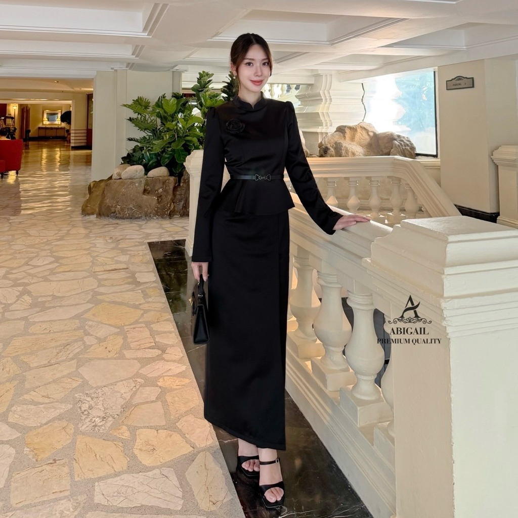 เซทชุดไทยจิตรดาประยุกต์ คอจีนแขนยาว แต่งระบายเอว ผ้าซาตินอัดกาว กระโปรงจับจีบหน้าซับในให้ทั้งชุด ซิบหลัง +เข็มขัด #abi
