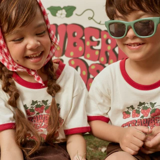 lookbookpetite Strawberry fields t-shirt สี cream,pink
