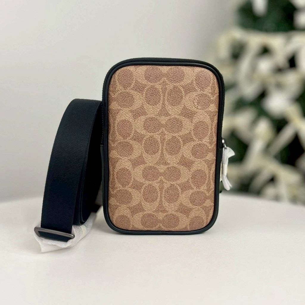 กระเป๋าสะพายข้าง Coach Aden Crossbody In Signature CW364 ใส่โทรศัพท์