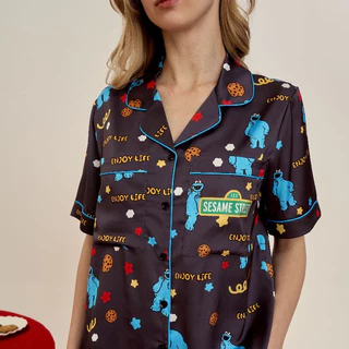 Muslin Pajamas x Sesame Street Collection [Midnight Bites] ชุดนอนใส่เที่ยว ลาย Cookie Monster