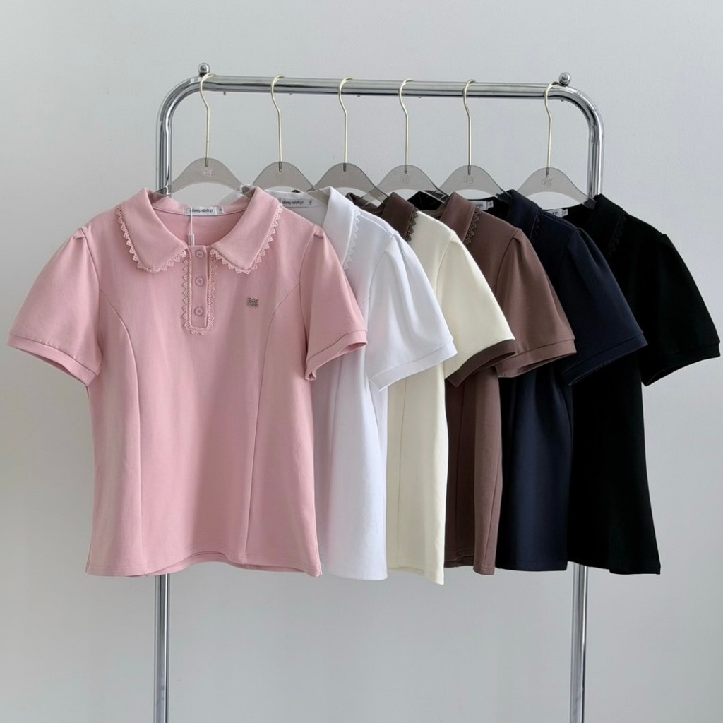 SISSY : เสื้อโปโลแขนสั้นคอบัวสีพื้น (S-XXL)  แต่งลูกไม้  ปักอะไหล่เงิน ผ้านุ่มใส่สบาย ลุคเรียบหรูสุภาพ