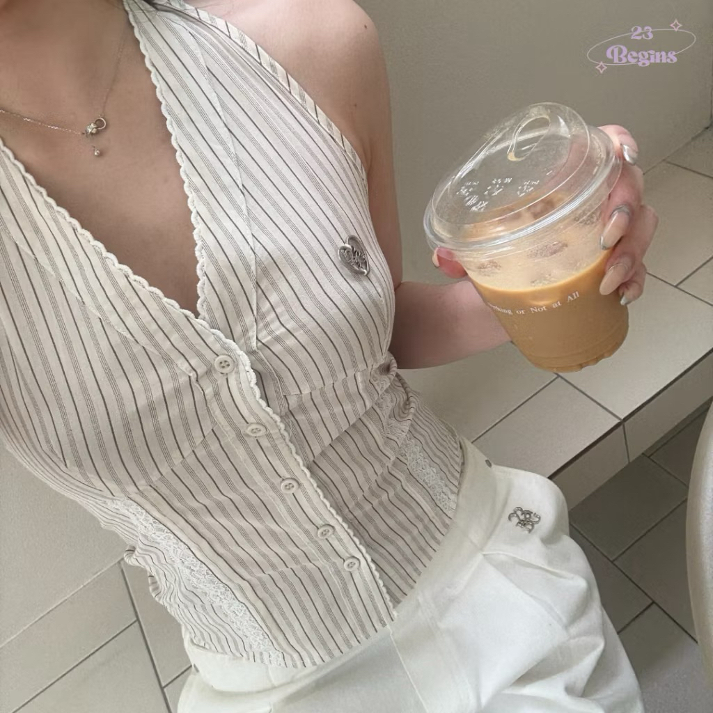 Rosette เสื้อคล้องคอลูกไม้ size M — 23begins