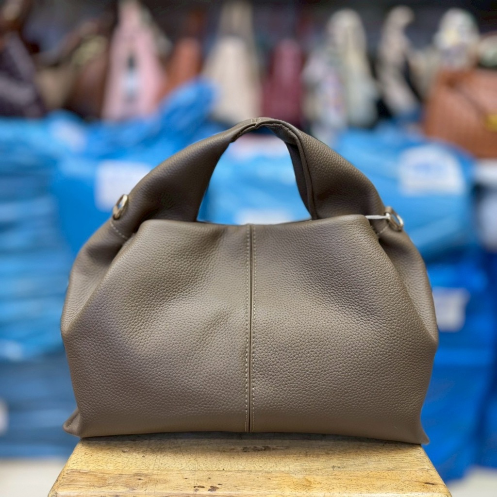 💥ใหม่💥TOPBAGS กระเป๋าแฟชั่นหนังวัวแท้ ดีไซน์หรูหรา ขนาดใหญ่ จุของได้เยอะ ถือได้ สะพายได้ (4 สีพร้อมส่ง)
