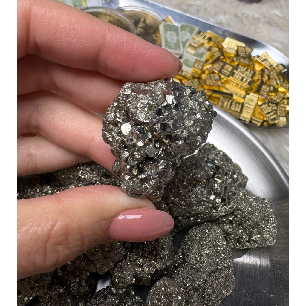ไพไรต์ (Pyrite) "หินดึงดูดทรัพย์" ช่วยเรียกเงินทอง(40-50 g)
