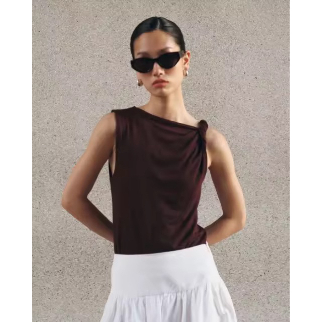 AIMER Ruched Top สี dark brown