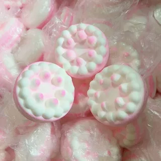 ของเล่นรูปเค้กที่เหมือนจริง นุ่มฟู นิ่ม และคืนตัวช้า เนื้อสัมผัสชุ่มชื้นและนุ่ม (บีบเล่นได้)