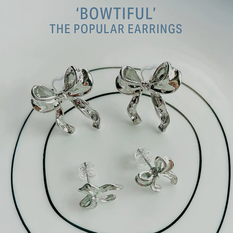 ✨ Nice Accident รุ่น ‘Bowtiful’ | ต่างหูโบว์สีเงิน ดีไซน์คลาสสิกยอดนิยม (Silver Bow Stud Earrings)