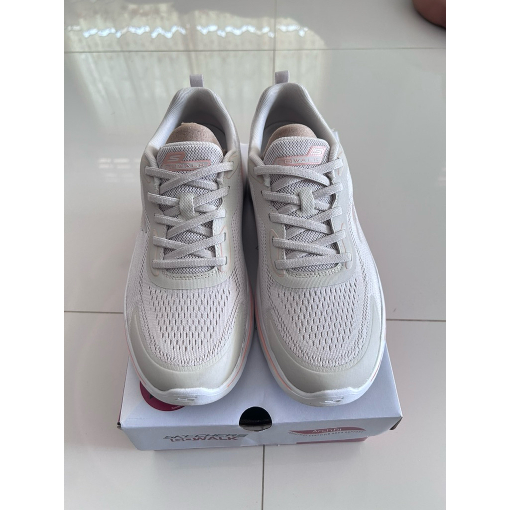รองเท้า Skechers go walk