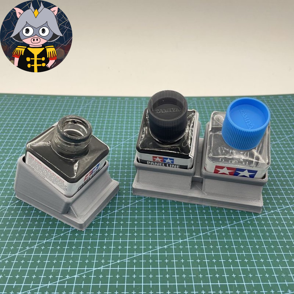 แท่นวางขวดน้ำยาทำโมเดล (Panel Line / น้ำยาล้างพู่กัน / สี)  ที่ผลิตด้วย 3D Printing