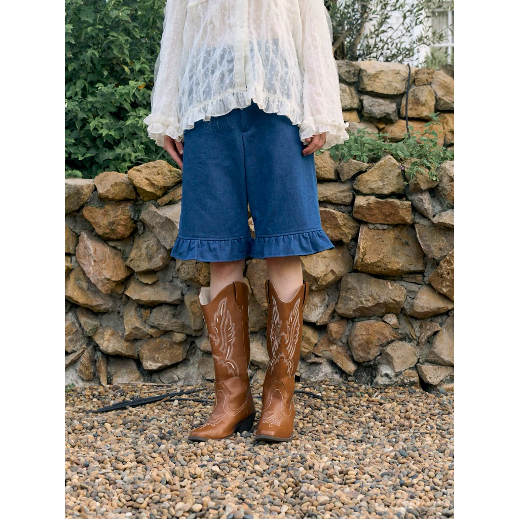 Aunchadabrand - Lele ruffle short กางเกงยีนส์ขา4 ส่วนระบายปลายขา*สินค้าพร้อมส่ง*