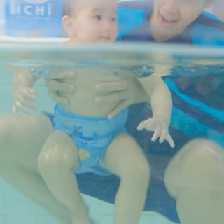 iCHi Swimming Diapers ผ้าอ้อมว่ายน้ำเด็ก แบบใช้แล้วทิ้ง ไม่บวมน้ำ สำหรับสระว่ายน้ำและทะเล