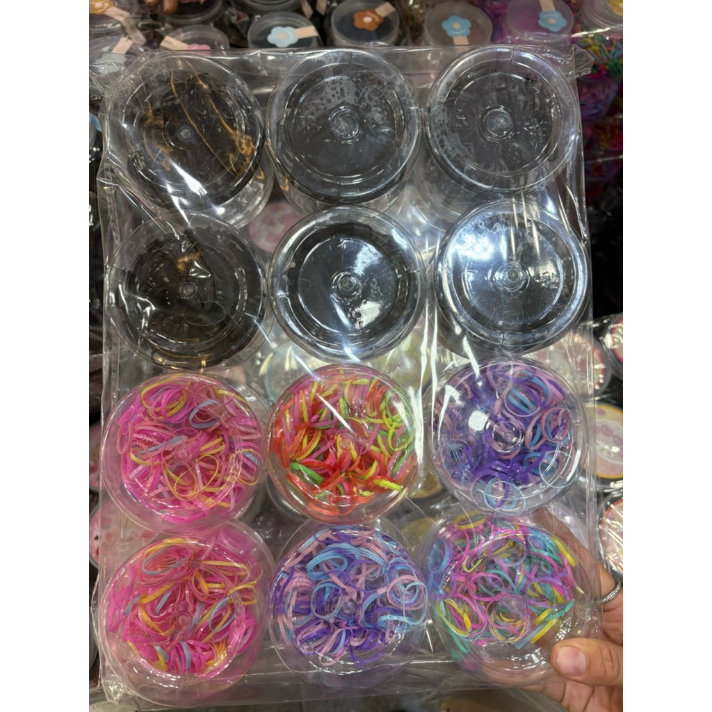 (ยกโหล12กระปุก) ยางรัดผม หนังยาง สีดำ สีรุ้ง กระปุกคละลาย แบบกระปุก ราคา ถูกที่สุด ดีลบีเคเค แกลเลอรีภาพที่ 4
