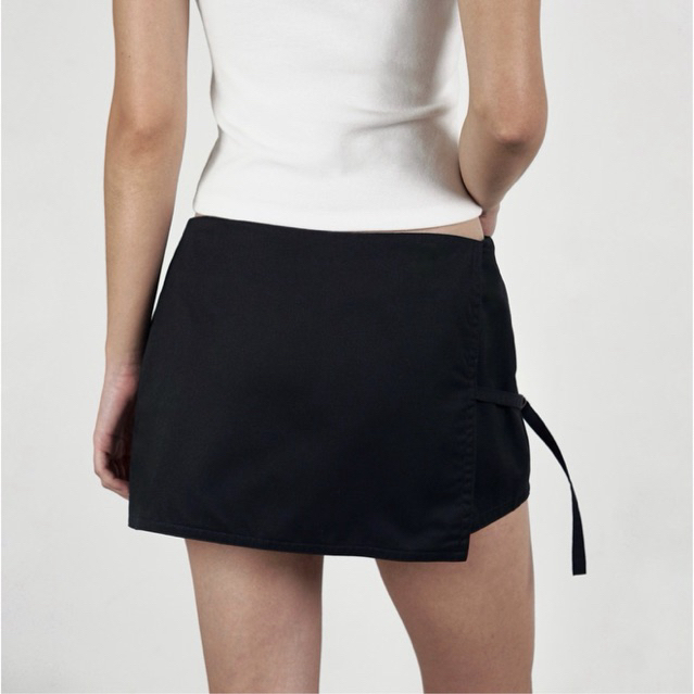 LILY & RACCOON - Sule skorts กระโปรงสั้นเอวกลาง-ต่ำ สีกรมท่า