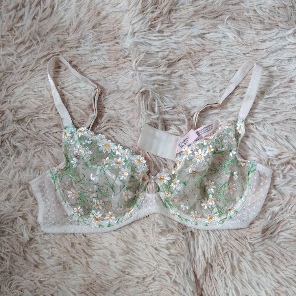 เสื้อชั้นใน Victoria's Secret                  .