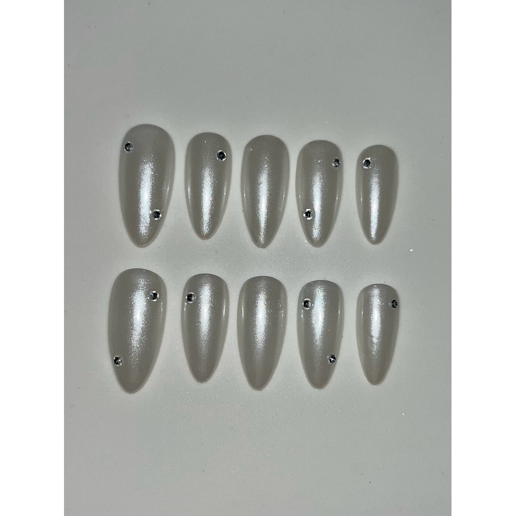 press on nails - white pearl