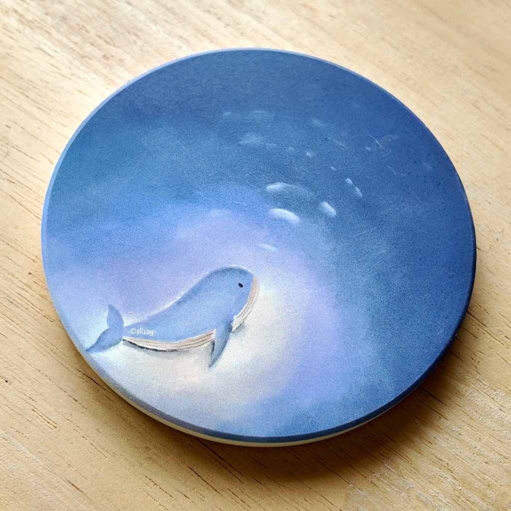 [พร้อมส่ง] จานรองแก้วซับน้ำ 'วาฬสายบู๊' Whale Coaster by Plizoy