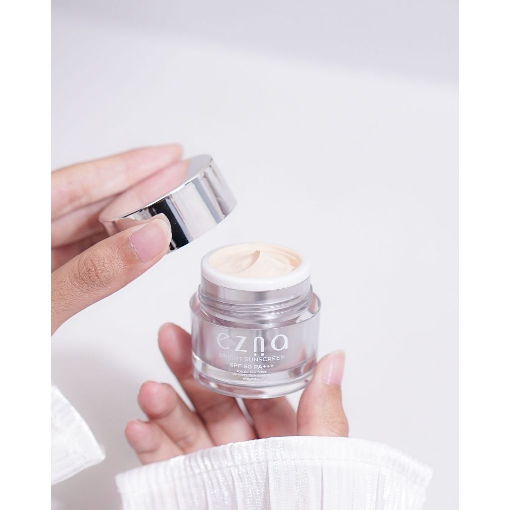 Ezna Bright Sunscreen SPF50 PA+++ กันแดดแป้งครีมผสมชิมเมอร์ กันแดดหน้าผ่อง กันแดดคุมมันกันน้ำกันเหงื