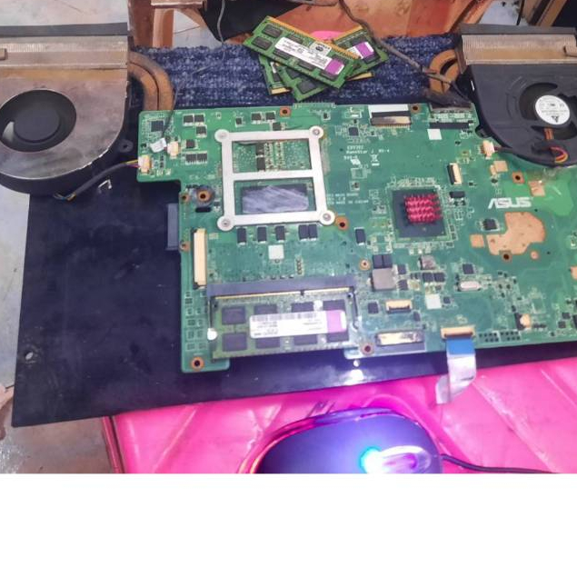 ชุดบอร์ดโน๊ตบุค  ASUS  ROG  G73Jh   CPU  i7 720QM  ราคาไม่รวมการ์ดจอแยก(ขายเป็นอไหล่ครับ)