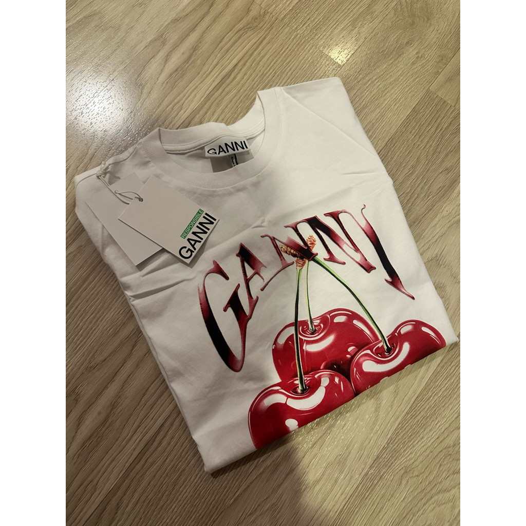 เสื้อยืด ganni M อก-44“ (used one)