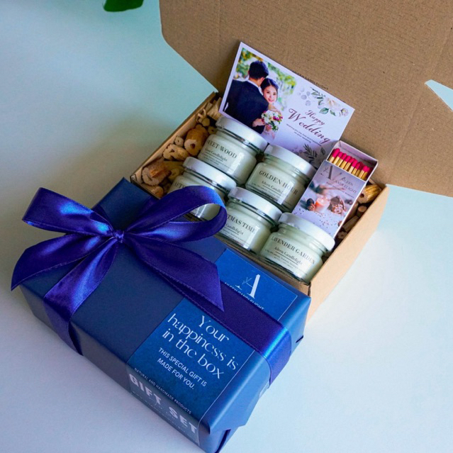 [Gift set 5 candles+the wood] ชุดของขวัญเทียนหอม 5 ชิ้น + ไม้ที่รองแก้ว ของขวัญปีใหม่ ของขวัญวันเกิด